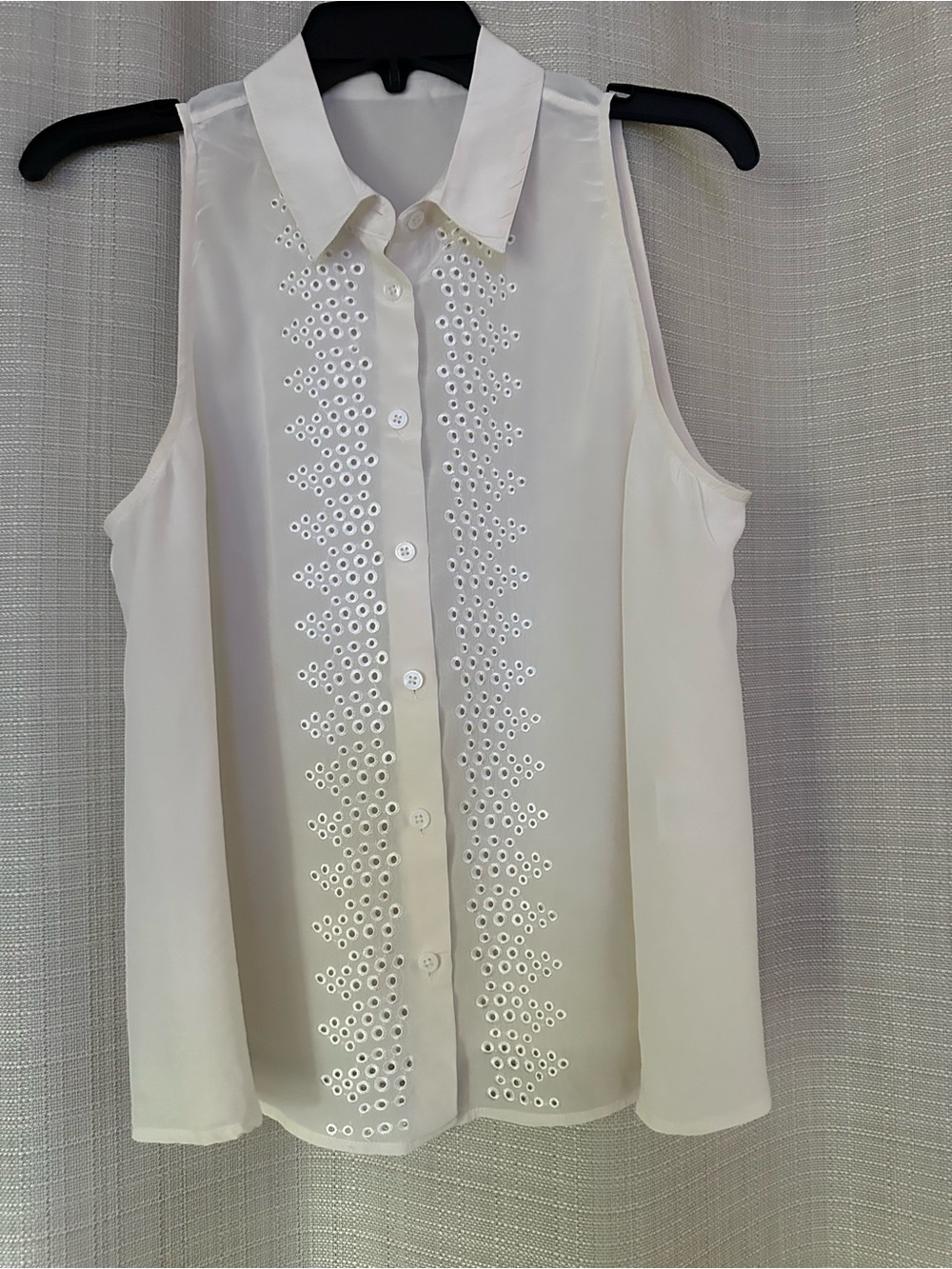 Equipment Cream Eyelet Button-Front Sleeveless Blouse Large shirt